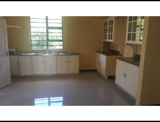 4,047M² BUSINESS TO LET IN ESTCOURT